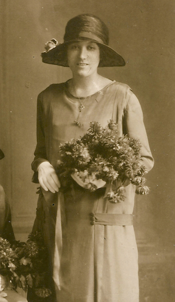 Grace Violet Moden as bridesmaid, November 1925. Photo: Andrew Martin.