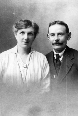 Joseph Arthur Moden with his wife Agnes (née Hawkins)