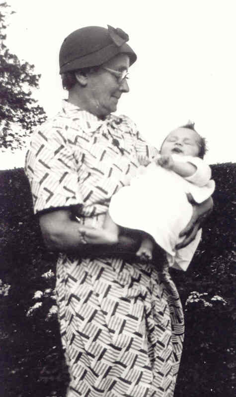 Albina Dewey with her brother's granddaughter, 1954. Photo: Andrew Martin