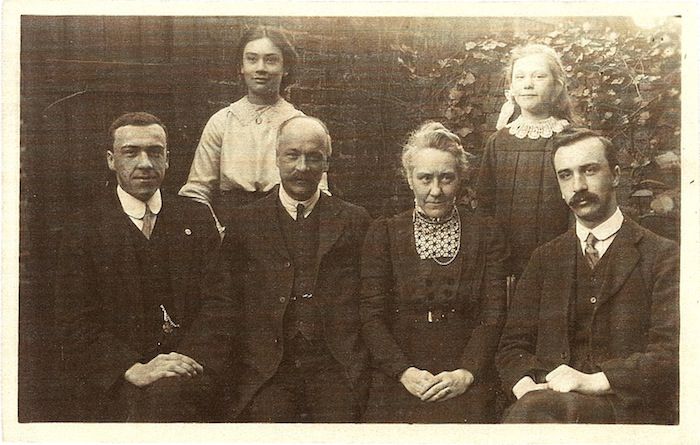 Herbert and Jane Watts (née Jane Lincoln) with their family. Herbert and Jane Watts (née Jane Lincoln) with their family.